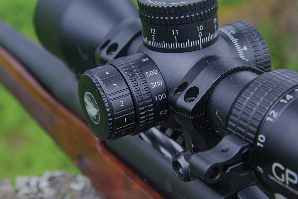 Parallax adjustment on the GPO Centuri Super Compact is sandwiched inside the GPO iCONTROL illumination control wheel. The illumination system includes eight intensity settings.
